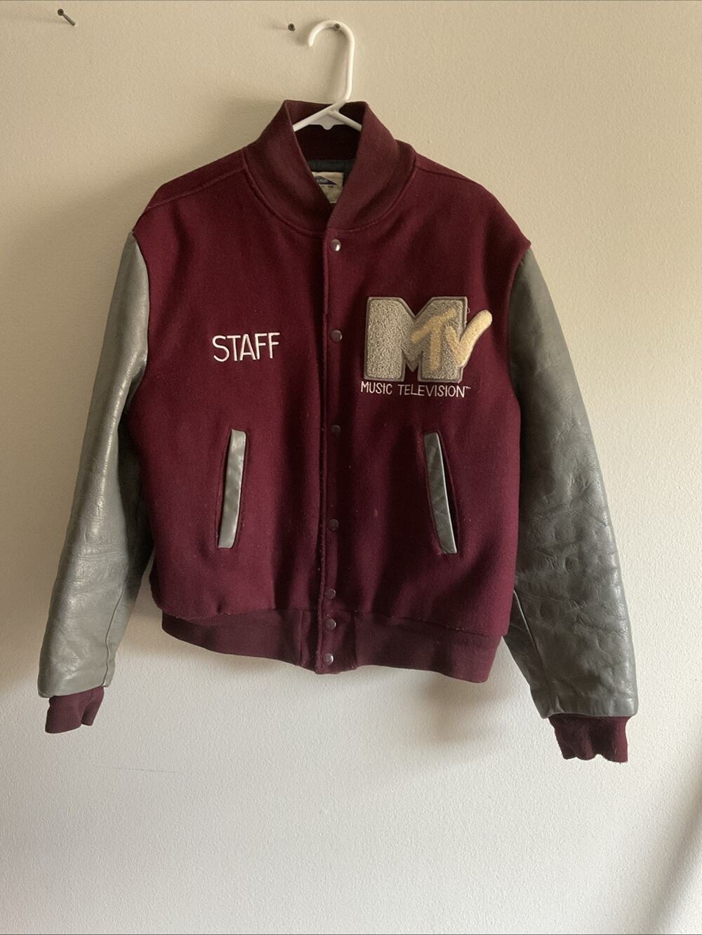 VTG VINTAGE AUTHENTIC MTV STAFF VARSITY MAROON GRAY JACKET L